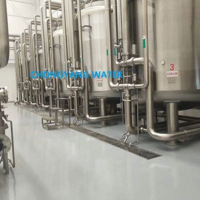 Système de production d'eau pharmaceutique avec osmose inverse et EDI sanitables à l'eau chaude