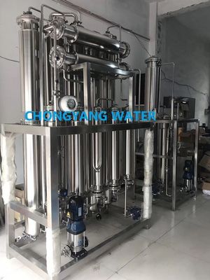 Distillation par compression de vapeur à effets multiples et systèmes à membrane pour produire WFI